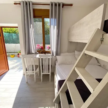 Sunny בית הארחה