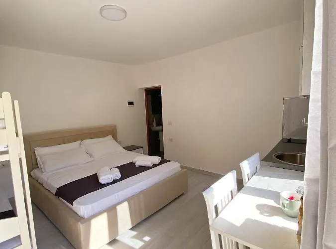 Sunny Gasthof Vlorë